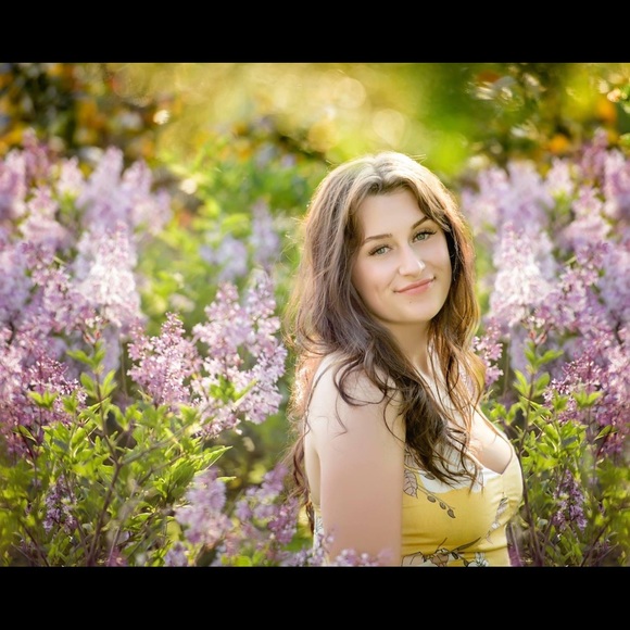 Meet your Posher! - Picture 1 of 3